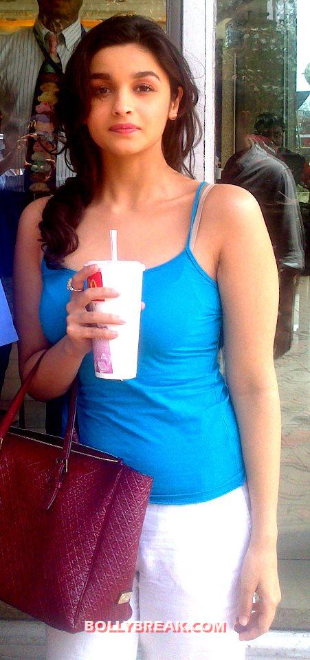 Alia Bhatt Hot Wallpapers In Bikini