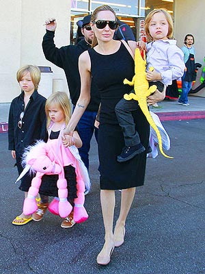 Angelina Jolie And Brad Pitt Children Pictures