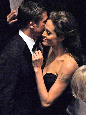 Angelina Jolie And Brad Pitt Kissing