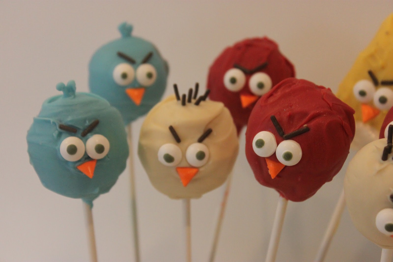Angry Birds Cake Pops Tutorial