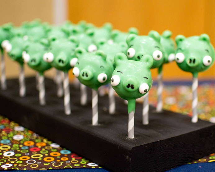 Angry Birds Cake Pops Tutorial