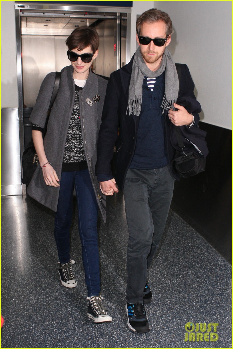 Anne Hathaway Wardrobe Malfunction Pics Tmz