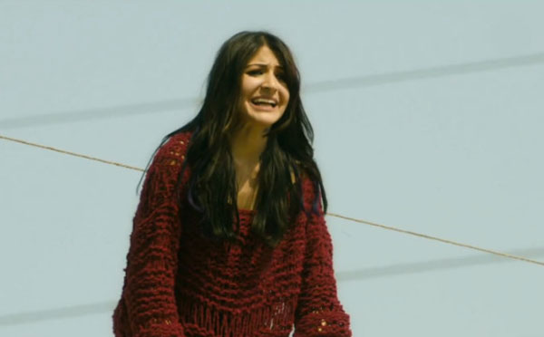Anushka Sharma Hot In Matru Ki Bijlee Ka Mandola