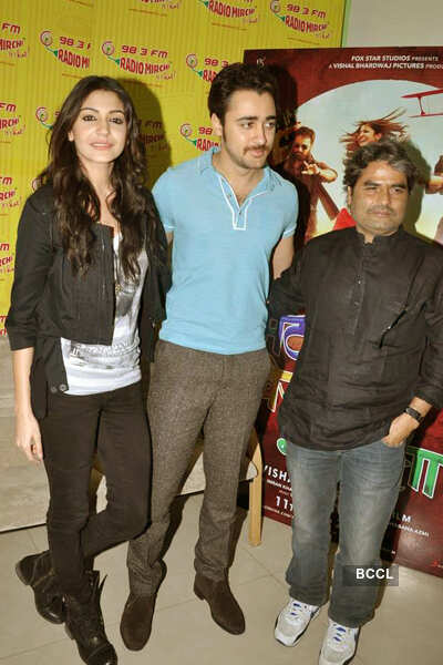 Anushka Sharma Hot Kiss With Imran Khan