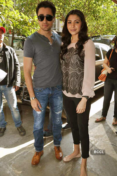 Anushka Sharma Hot Kiss With Imran Khan