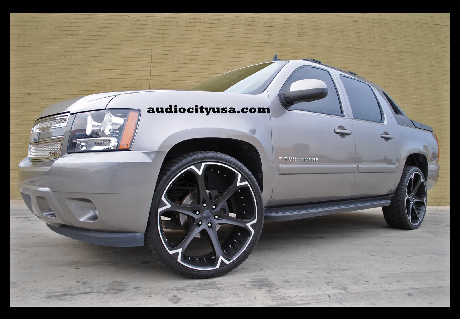 Audi Q7 Black Rims