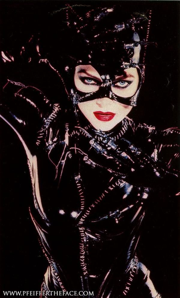 Catwoman Michelle Pfeiffer Vs Anne Hathaway