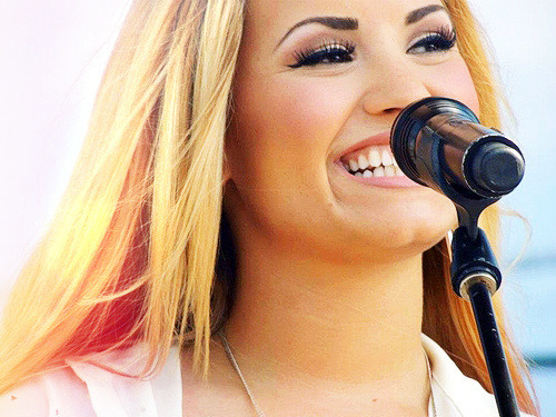 Demi Lovato Hair Dip Dyed