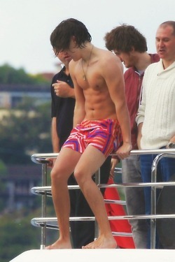 Harry Styles Shirtless Pics