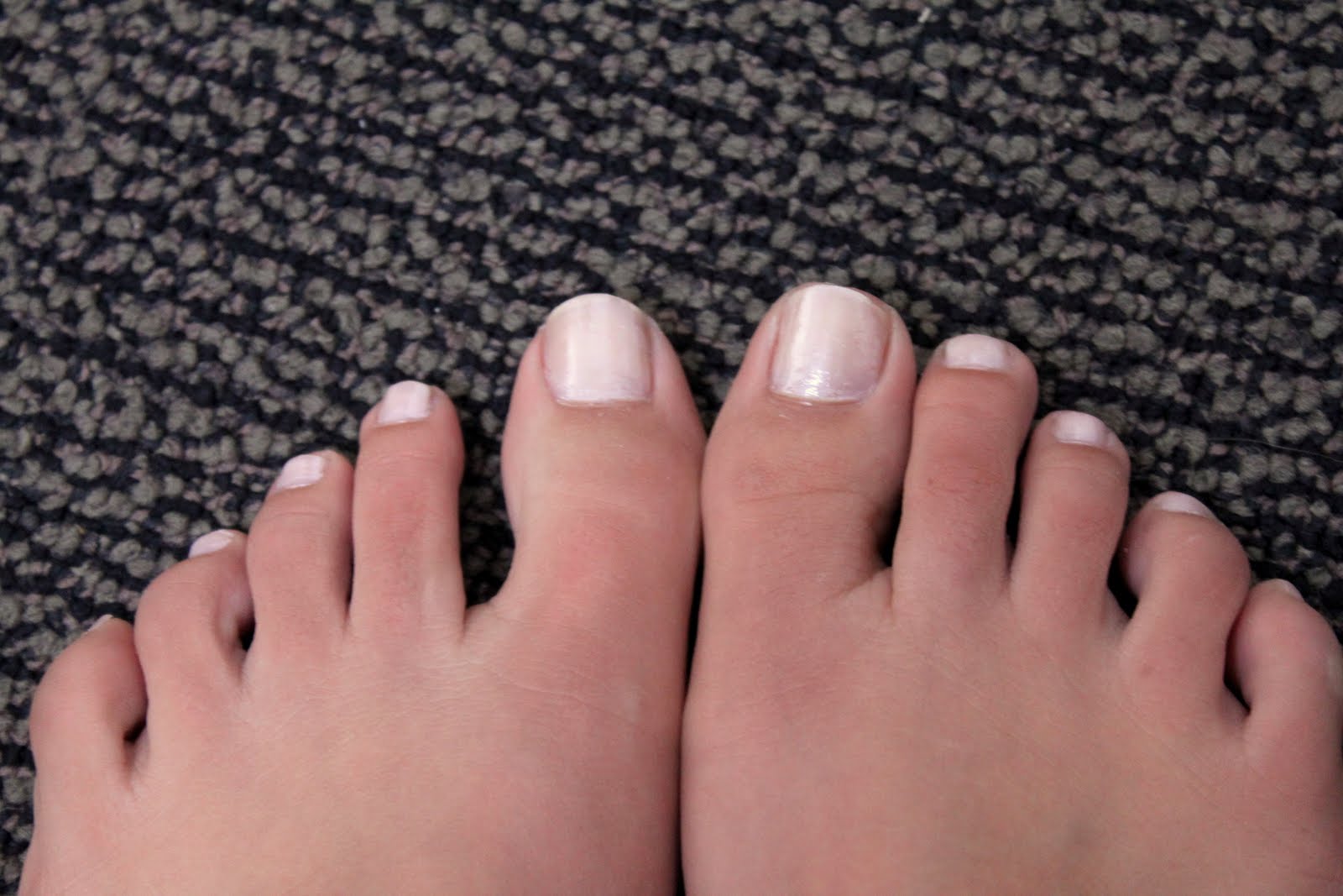 How To Do Newspaper Nails With Vodka