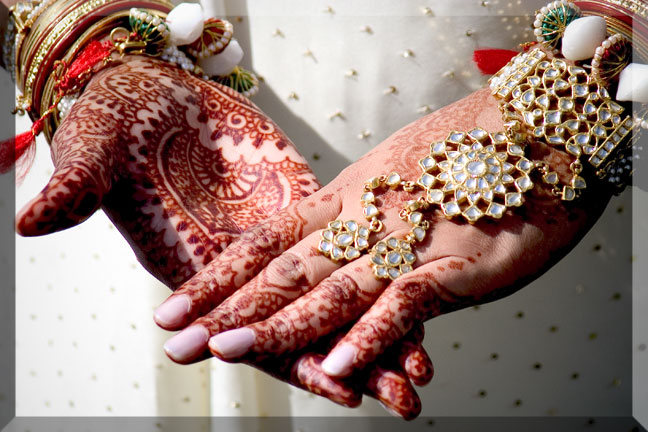 Indian Wedding Gifts For Friends