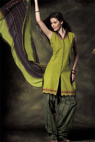 Latest Fashion For Girls In Suits