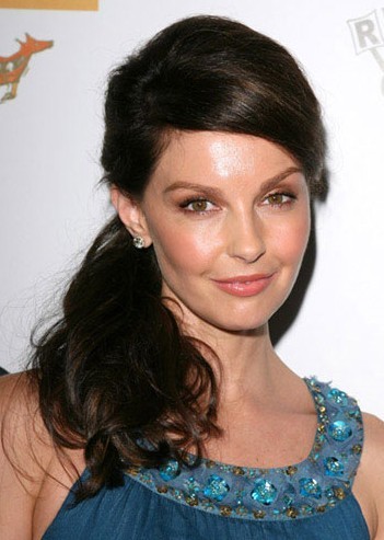 Latest Hairstyles For Women Over 40