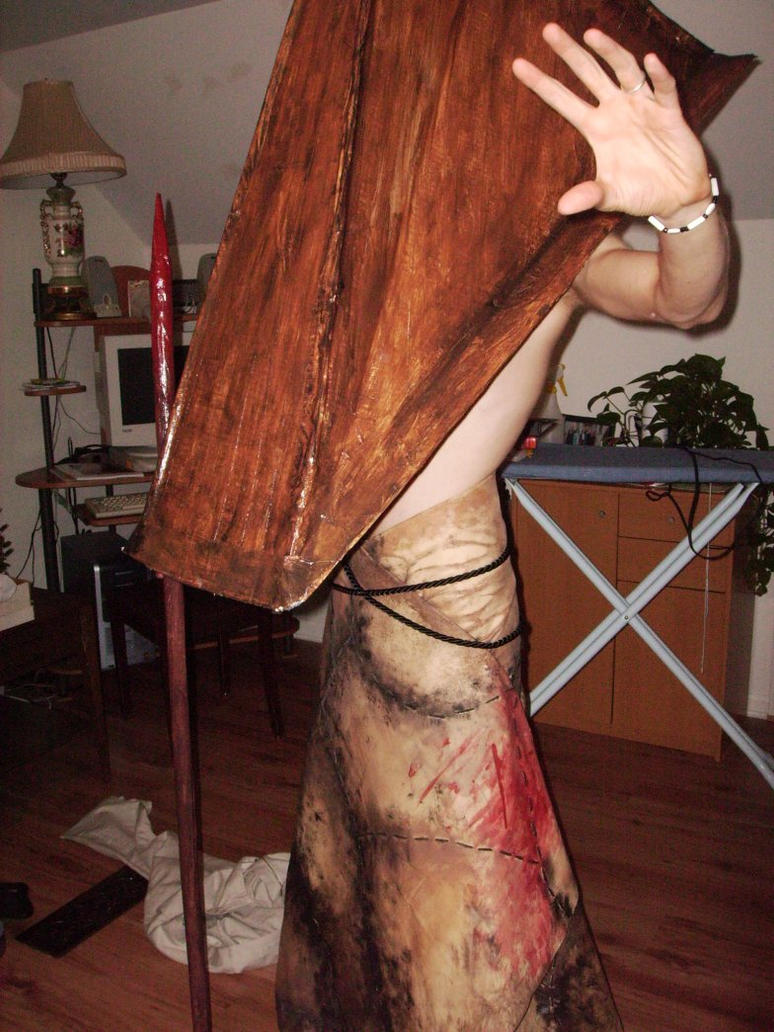 Pyramid Head Cosplay