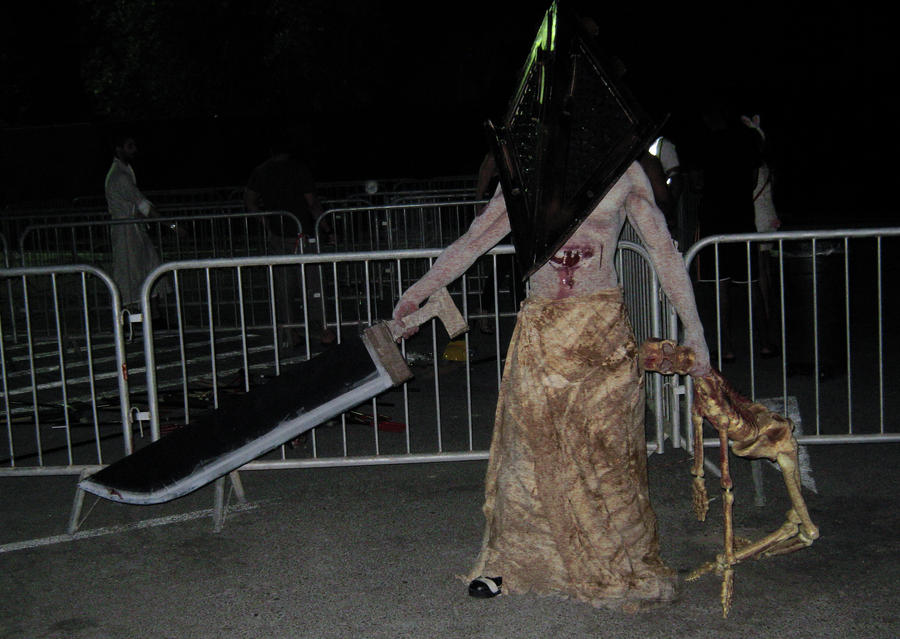 Pyramid Head Cosplay