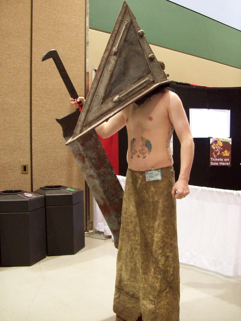 Pyramid Head Cosplay