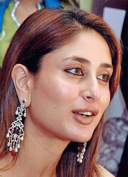 Saif Ali Khan And Kareena Kapoor Hot Kiss