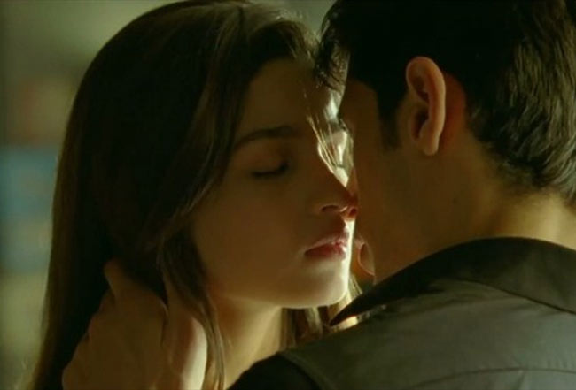 Siddharth Malhotra And Alia Bhatt Kissing Scene