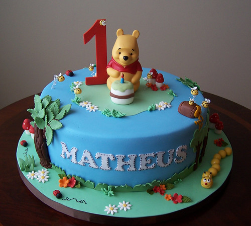 Winnie The Pooh Cake Design